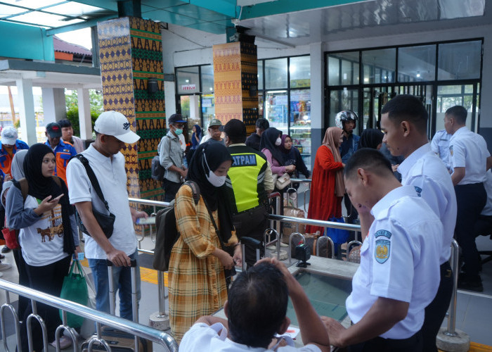 Jangan Sembarang Ambil Foto dan Video di Stasiun dan Kereta Api! Ini Aturan Terbarunya