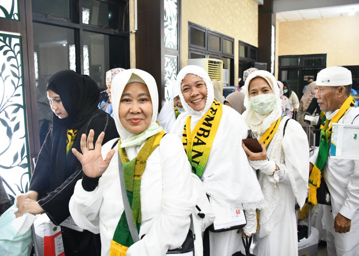 Jemaah Haji Kloter 4 Debarkasi Palembang Tiba dengan Selamat, Raut Wajah dan Senyum Lebar Terpancar