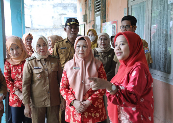 Banyak Parit Tersumbat, Ketua DWP Palembang Soroti Risiko Kesehatan Anak Sekolah  