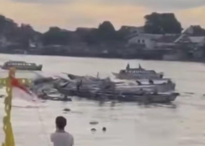 Kapal Jukung Meledak di Perairan Sungai Musi Palembang, Sejumlah ABK Hilang
