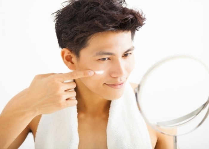 Pria Juga Boleh Pakai Skincare Lho! Catat Ini 3 Produk Skincare yang Bisa Digunakan