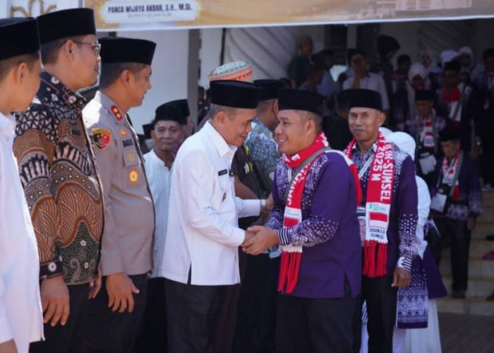 267 Jemaah Haji Asal Ogan Ilir Dilepas Menuju Asrama Haji Sumsel, Wabup Ardani Sampaikan Doa
