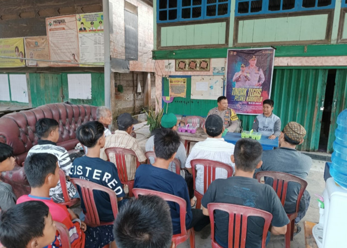 Sosialisasi Pencegahan Karhutla, Polsek Cengal bersama Tripika Kecamatan Datangi Rumah Warga 
