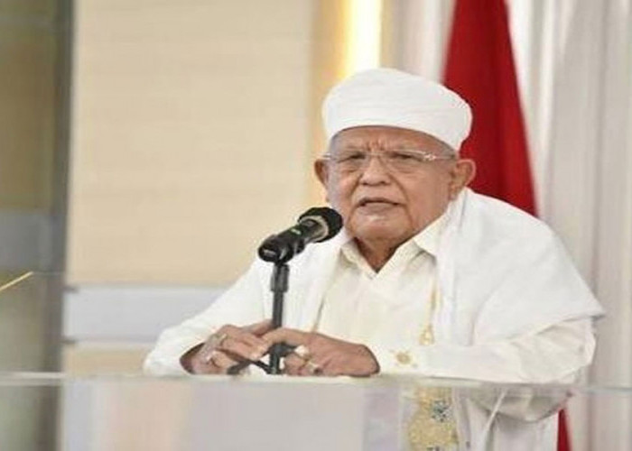 KH Syukron Ma'mun Meninggal, ini Rekam Jejak Pendakwah yang Dijuluki Singa Podium