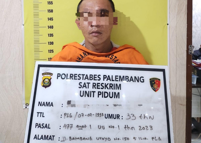 Pak Eko Bongkar Atap Rumah Ibu Fenny di 5 Ilir, Plafon Kamar Dijebol Harta Dikuras 