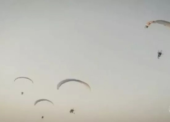 Anti Mainstream, Pejuang Hamas Masuki Wilayah Teritorial Israel dengan Cara Paragliding