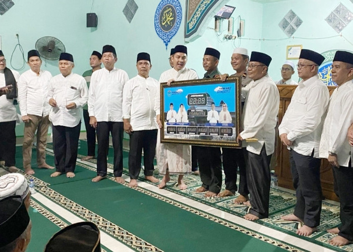 Safari Ramadan Perdana, Bupati Ogan Ilir Berikan Bantuan ke Masjid Desa Sungai Pinang III