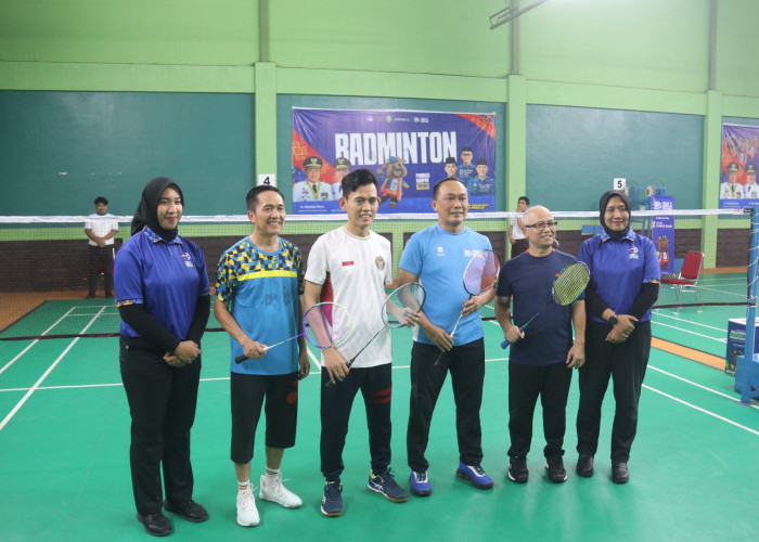 Lawan Ratu Dewa di Lapangan Badminton, Begini Kata Kepala BKN Prof Zudan 