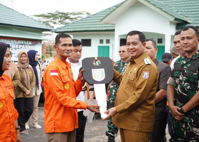 Tancap Gas, Bupati Banyuasin Serahkan Sejumlah Alsintan Untuk Brigade Pangan