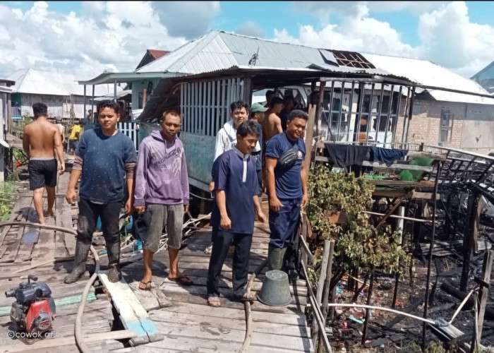 3 Unit Rumah Panggung di Atas Air Desa Tulung Selapan Ilir OKI Hangus Terbakar