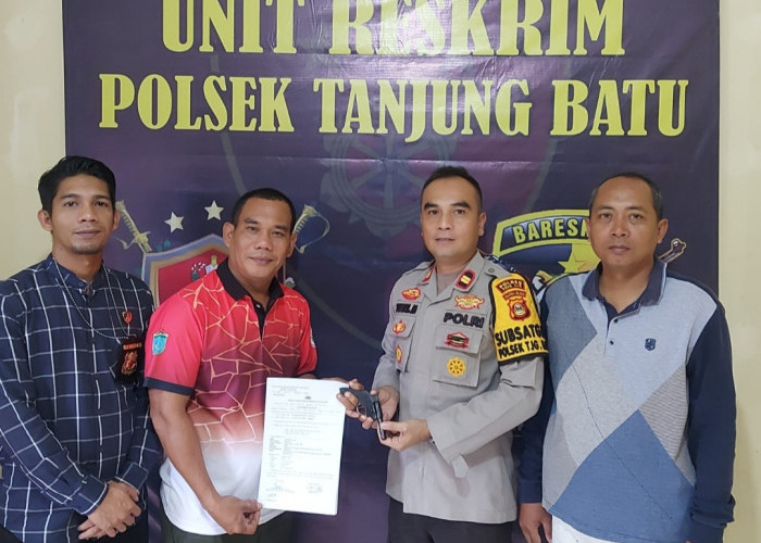 Ketua Forum Kades di Ogan Ilir, Serahkan Senpi Ilegal Milik Warga ke Polsek Tanjung Batu