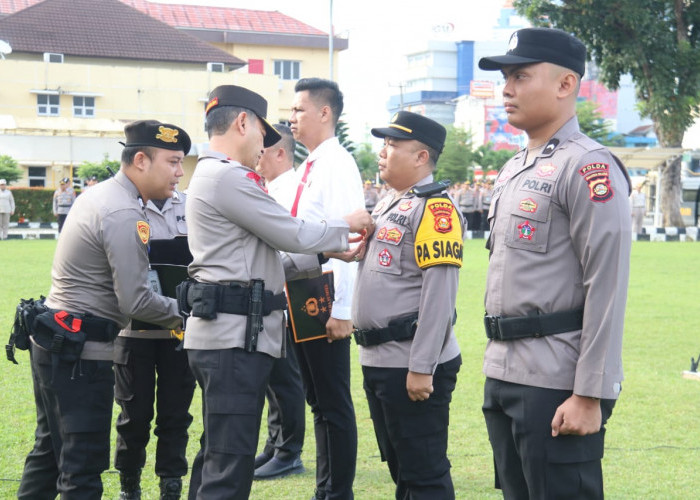 Berdedikasi Tinggi, Puluhan Personel Polda Sumsel Terima PIN Emas dan Penghargaan Kapolda
