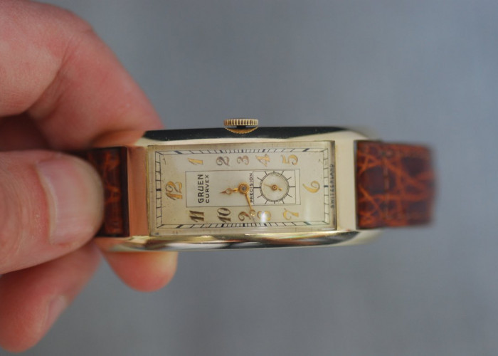 Gruen Curvex, Jam Tangan Vintage yang Elegan dan Punya Nilai Historis yang Memukau dari Emas 14 Karat