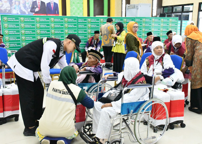 WOW! Masjidil Haram Sediakan Jasa Pendorong Kursi Roda Bagi Jemaah Lansia & Disabilitas, Berapa Tarifnya? 