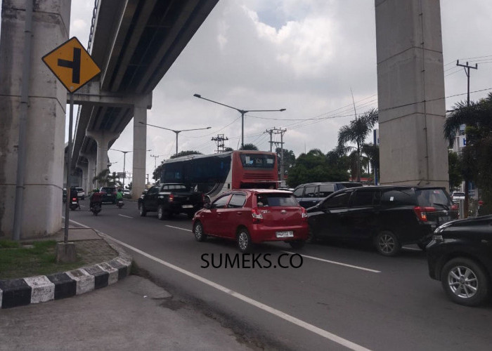 TransMusi Mogok, Jl H Barlian-Jl Demang Lebar Daun Macet