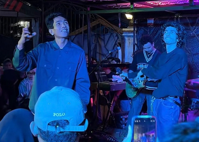 Enau dan Ari Lesmana Hadirkan  Lagu Sesi Potret: Makna Tentang Duka dan Penerimaan