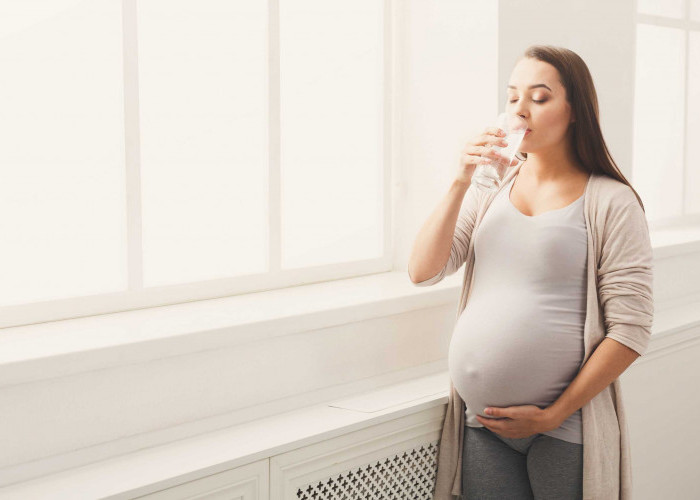 Ibu Hamil Sering Minum Air Dingin Bisa Sebabkan Bayi dalam Kandungan Membesar, Benarkah? Ini Faktanya