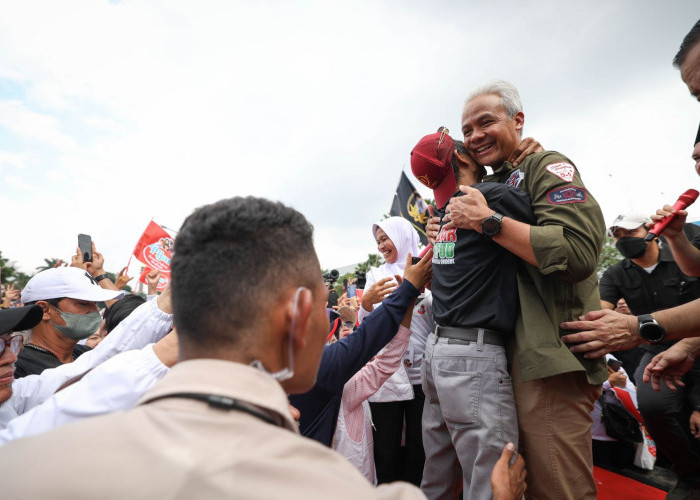 Blusukan ke Palembang, Capres Ganjar Pranowo Diminta Stabilkan Harga Kebutuhan Pokok, Pedagang: Tolong Ya Pak