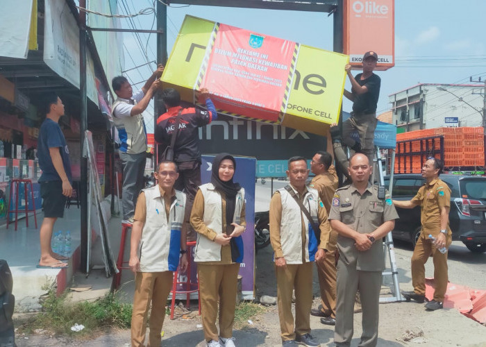 Menunggak Pajak Daerah, Bapenda Ogan Ilir Bongkar Reklame di Sejumlah Titik