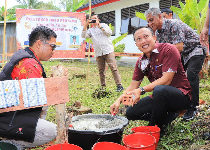 Kepala Dinas Pendidikan Kota Palembang Berikan Bantuan 140 Sak Semen untuk Pembangunan Mushola di SDN 236