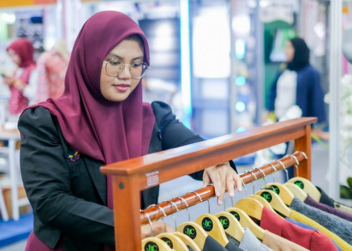 LinkUMKM BRI Dorong Pengusaha Perempuan Naik Kelas, JJC Rumah Jahit Kembangkan Fesyen Wastra Eksklusif
