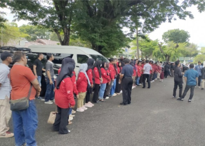 Ratusan Simpatisan Padati PN Palembang, Iringi Sidang Perdana Kasus Korupsi Lahan Tol Menjerat Kms HA Halim