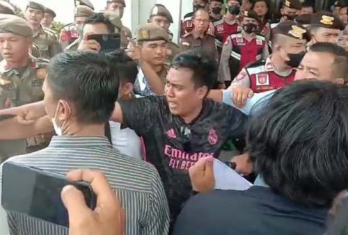 Wartawan RMOL Didorong Dibetak Koordinator Aksi GARKI