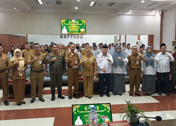 Sumarni Lepas Kafilah MTQ Muara Enim, Targetkan Masuk Tiga Besar