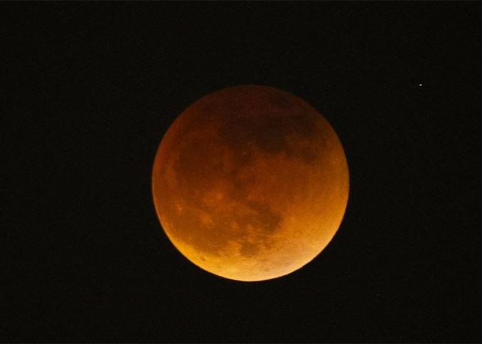 10 Mitos dan Cerita Mistis Gerhana Bulan Total  