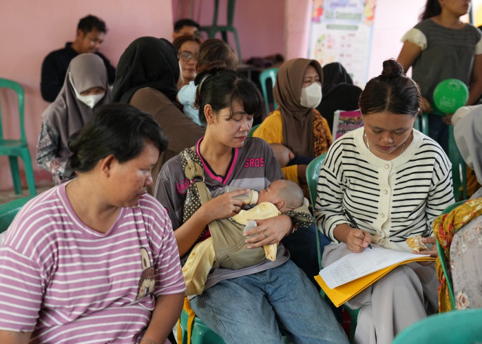 Pertamina Patra Niaga Kilang Plaju Salurkan PMT dan Edukasi Pola Asuh Bagi Ibu dan Anak Sungai Rebo