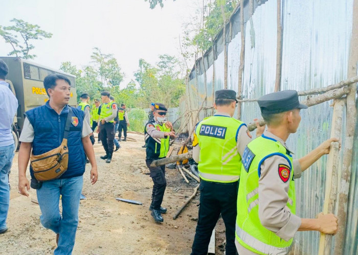 Diviralkan di Medsos, Ratusan Personel Gabungan Bongkar Dua Gudang Penampungan BBM Ilegal di Banyuasin