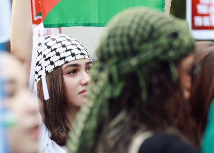 Disebut Sebagai Bella Hadid Versi Indonesia, Syifa Hadju Turun Langsung Ikut Aksi Damai Bela Palestina
