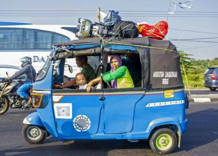 Cerita Mudik Harun dan Keluarga, Tempuh 15 Jam Perjalanan Jakarta-Pekalongan Naik Bajaj