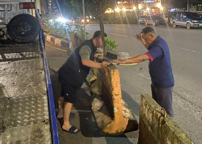 Beberapa Titik Lokasi Putar Balik Jalan Poros di Palembang Ditutup Beton Barrier, Pengendara Jauh Putar Arah