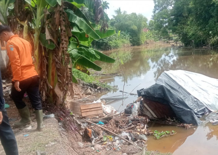 Curah Hujan Tinggi di Ogan Ilir Sebabkan Tanah Longsor, 2 Rumah Warga Roboh dan Tertimbun Material