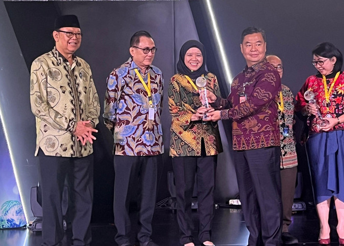 PT Bukit Asam Tbk Raih Juara 2 Kategori Perusahaan Go Publik Non Keuangan di Annual Report Award 2023