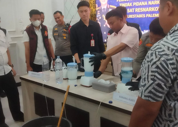Sekejap, Sabu 1 Kg Plus 91 Etomidate Buat Cartridge Vape Musnah, 4 Tersangka  Bakal Mendekam Lama di Penjara 