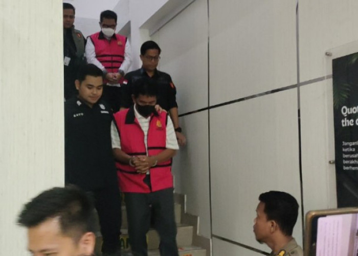 Kejari Palembang Tahan Dua Tersangka Korupsi Lampu Jalan, Negara Rugi Rp3,07 Miliar