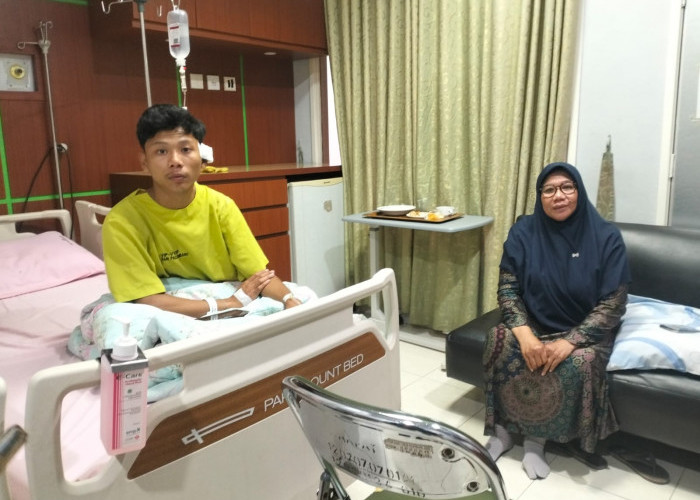 Lerai Kerabat Cekcok dengan Teman Wanita, 2 Orang Malah Dikeroyok Pegawai Kafe, Telinga Nyaris Putus 