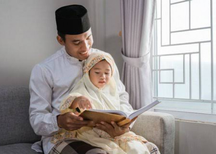 Doa Agar Anak Sukses Dunia Akhirat Sesuai Keinginan Orang Tua, Amalkan Bacaan Ini Tiap Hari