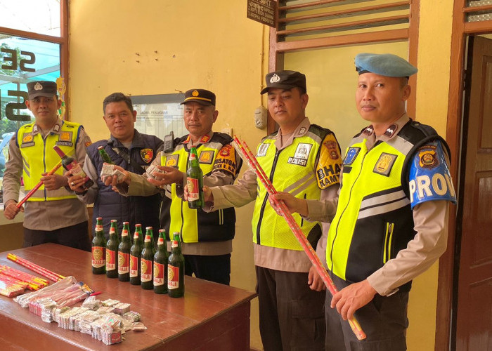 Ribuan Petasan dan Minuman Keras Milik Pedagang di Kalangan, Terjaring Razia Personel Polsek Rantau Alai
