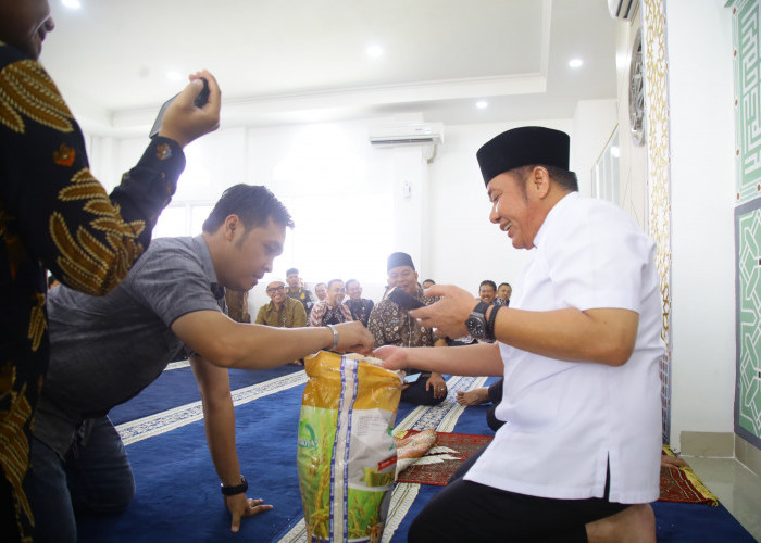Mantap! Herman Deru Distribusikan Beras Premium untuk ASN dan Honorer, Komitmen Serap Hasil Petani Sumsel