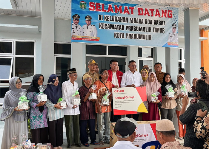 AZKO Terangi 250 Rumah Warga Lewat Berbagi Cahaya di Muara Dua Barat, Prabumulih