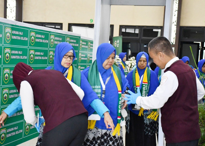 Jemaah Haji Kloter 10 Diberangkatkan ke Tanah Suci, Gelombang I Embarkasi Palembang Tuntas