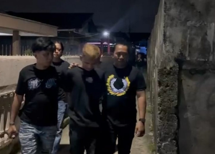Pria di Palembang Kepergok Curi 1 Dus Ikan Asin Kedua Kali, Beraksi Mengendap-endap Pakai Baju yang Sama 
