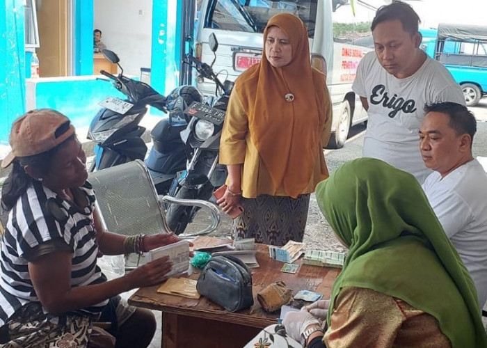 WOW! Heboh Pengemis Tajir di Bogor Simpan Cek Rp1,3 Miliar dan Harta Berharga Lainnya, Netizen: Kita Mah Lewat