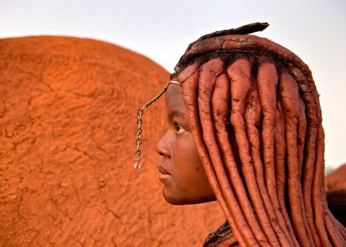 Inilah Rahasia Kecantikan Wanita Suku Himba, Mandi Asap 2 Kali Sehari Oleskan Lemak dan Oker Merah
