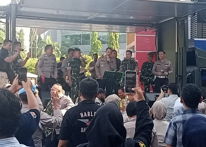 Band Ajendam II Sriwijaya Manggung di Halaman Mapolrestabes Palembang, Meriahkan HUT Bhayangkara ke-77 