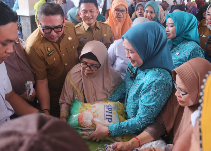 Harga Bersahabat, Pasar Murah Pemkot Palembang di Karanganyar Ramai Diserbu Warga 