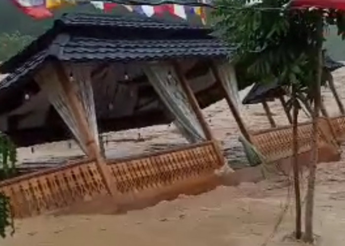 Pondok Lesehan Pagar Lematang Lahat Ikut Hanyut Diterjang Banjir Bandang